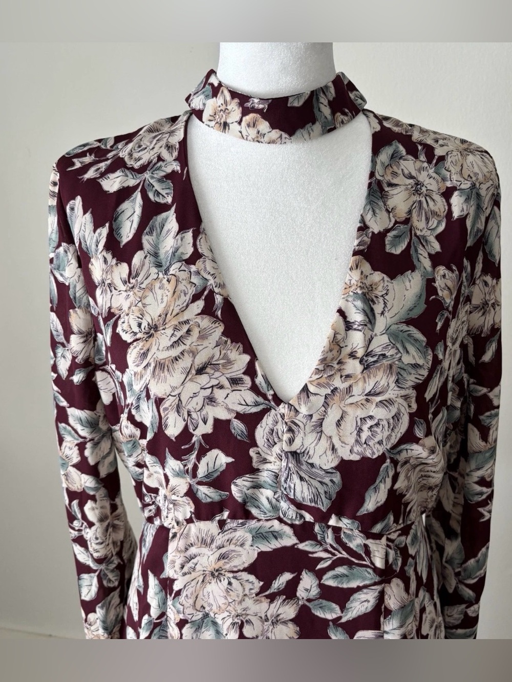 Honey Belle Plum Floral Choker V‑Neck Maxi Dress - Picture 4 of 12